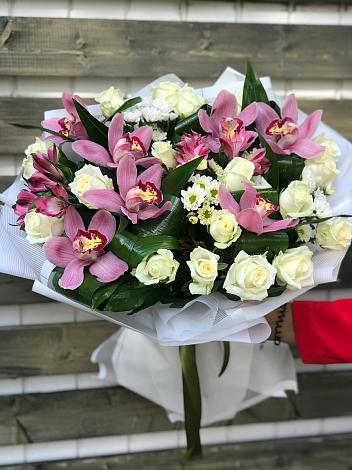 Букет цветов из: Розы и Хризантемы в Солнечном Ханты-Мансийского АО