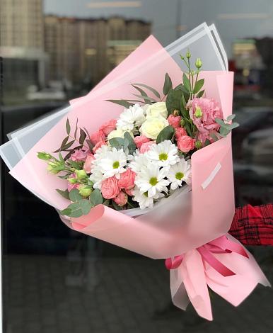 Букет цветов из: Розы, Лизиантусы и Хризантемы в Солнечном Ханты-Мансийского АО